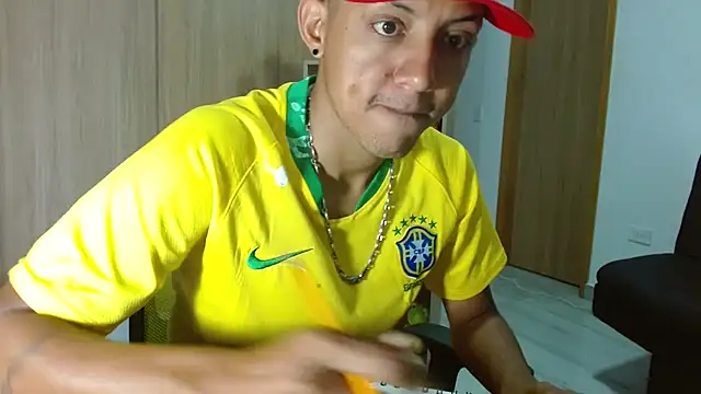 Snapshot of skinny23cm chatting on 11-13-25, 11:53 skinny23cm online show from 11-13-25, 11:53