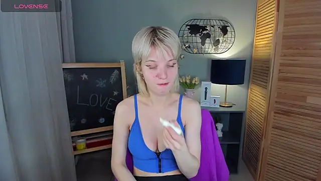 Snapshot of Madelaineses chatting on 02-28-26, 09:21 Madelaineses online show from 02-28-26, 09:21