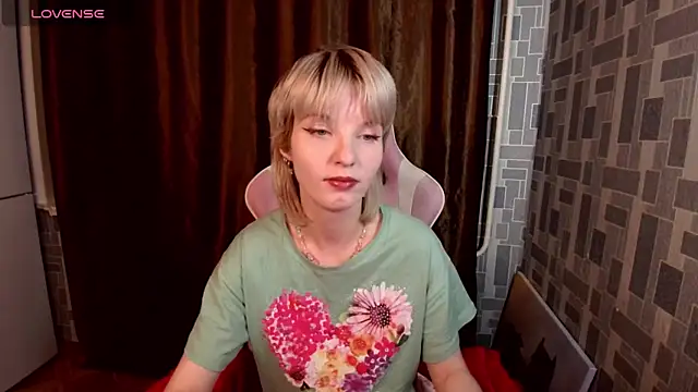 Snapshot of Madelaineses chatting on 03-14-26, 03:06 Madelaineses online show from 03-14-26, 03:06