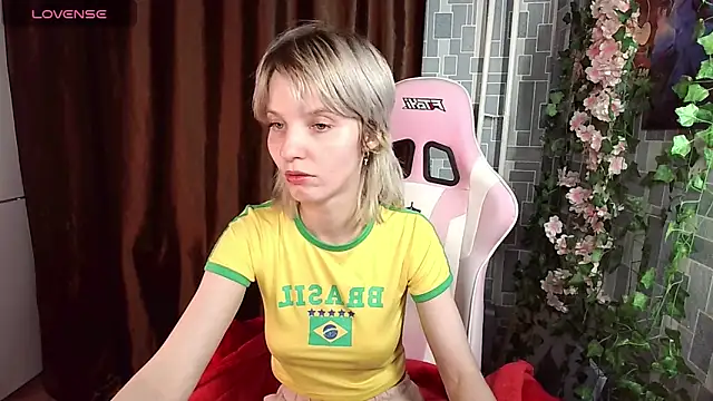 Madelaineses online show from 04-24-26, 03:58