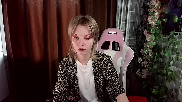 Madelaineses online show from 05-24-26, 02:27