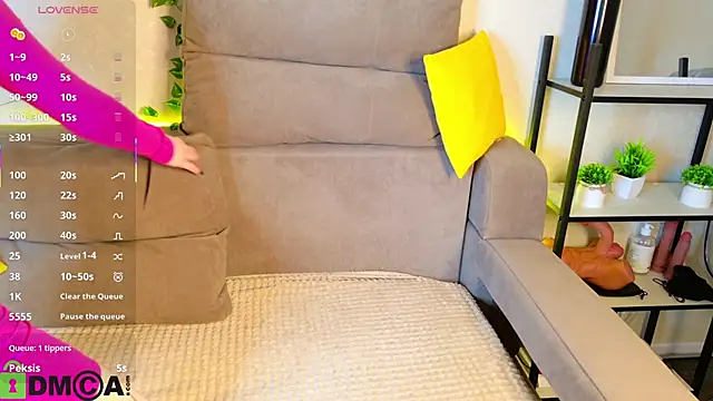 Roxy Sunnny online show from 11-20-25, 09:20