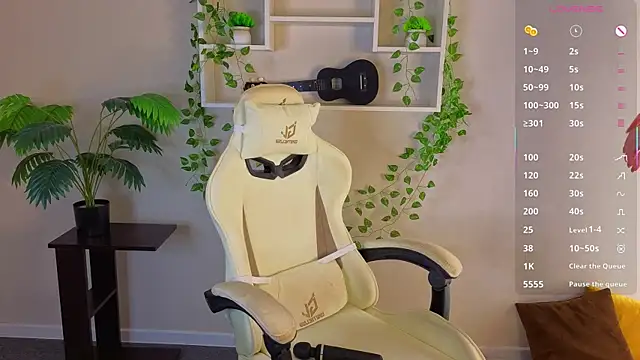 Roxy Sunnny online show from 12-16-25, 09:25