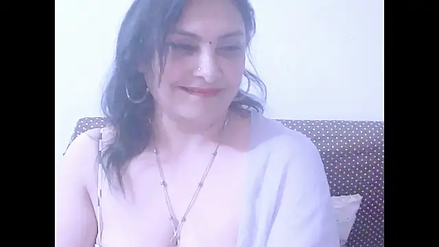 Snapshot of Indiansweetness77 chatting on 09-14-25, 02:49 Indiansweetness77 online show from 09-14-25, 02:49