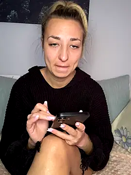 Snapshot of Celine_charme chatting on 09-23-25, 11:02 Celine charme online show from 09-23-25, 11:02