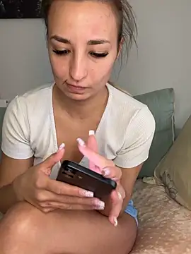 Snapshot of Celine_charme chatting on 10-10-25, 03:00 Celine charme online show from 10-10-25, 03:00