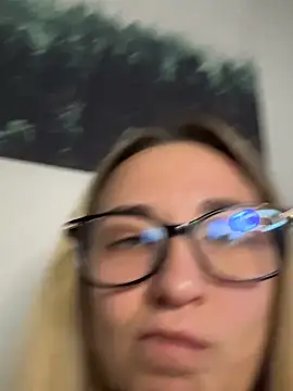 Snapshot of Celine_charme chatting on 10-18-25, 03:02 Celine charme online show from 10-18-25, 03:02
