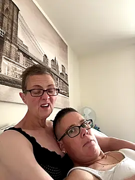 Curvy-Jinx online show from 09-19-25, 07:32