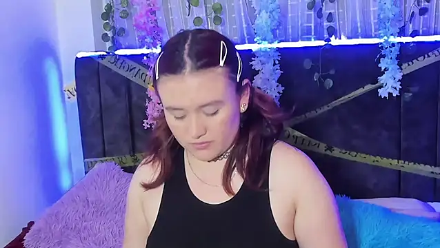 Snapshot of AliaMiller_ chatting on 10-21-25, 08:42 AliaMiller online show from 10-21-25, 08:42