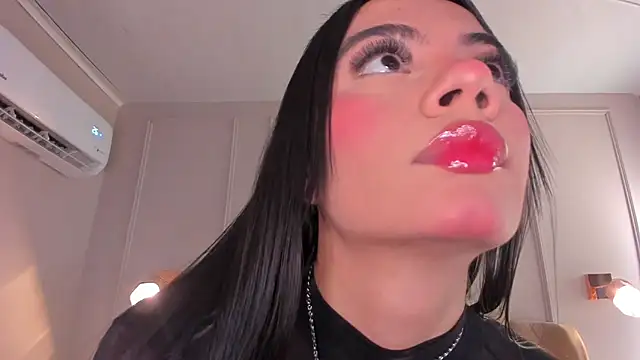 Snapshot of mia_kisses2 chatting on 05-17-26, 05:16 mia kisses2 online show from 05-17-26, 05:16