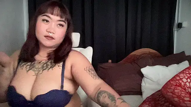 Snapshot of Bella_Bumzyyy chatting on 11-12-25, 06:47 Bella Bumzyyy online show from 11-12-25, 06:47