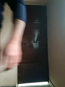 Snapshot of MaxB057 chatting on 12-19-25, 09:27 MaxB057 online show from 12-19-25, 09:27