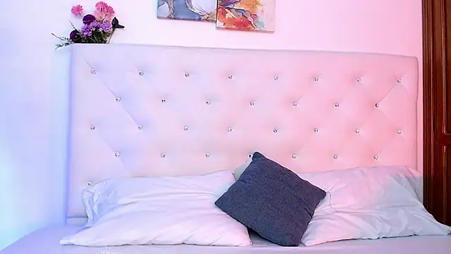 Snapshot of molly_curvyhot chatting on 11-28-25, 01:14 molly curvyhot online show from 11-28-25, 01:14