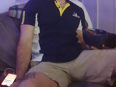 Snapshot of Luv2SuckBWC92 chatting on 09-10-25, 06:13 Luv2SuckBWC92 online show from 09-10-25, 06:13