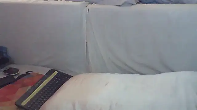 Snapshot of Luv2SuckBWC92 chatting on 09-15-25, 05:02 Luv2SuckBWC92 online show from 09-15-25, 05:02