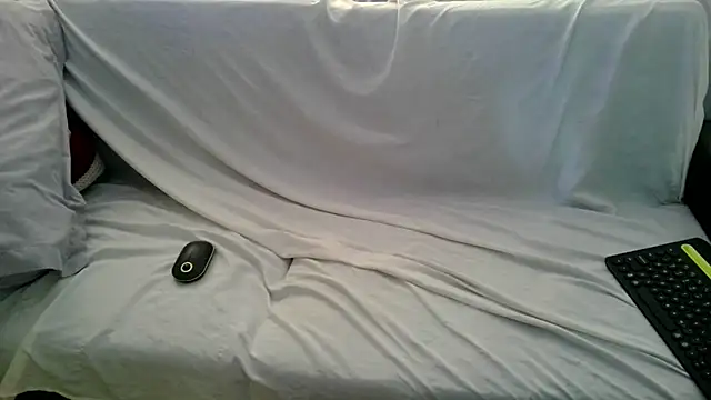 Snapshot of Luv2SuckBWC92 chatting on 09-24-25, 03:59 Luv2SuckBWC92 online show from 09-24-25, 03:59