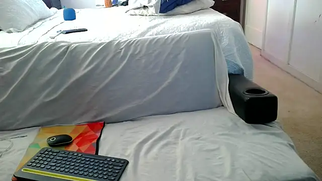 Snapshot of Luv2SuckBWC92 chatting on 10-02-25, 10:28 Luv2SuckBWC92 online show from 10-02-25, 10:28