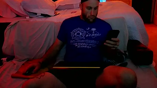 Snapshot of Luv2SuckBWC92 chatting on 10-06-25, 04:21 Luv2SuckBWC92 online show from 10-06-25, 04:21