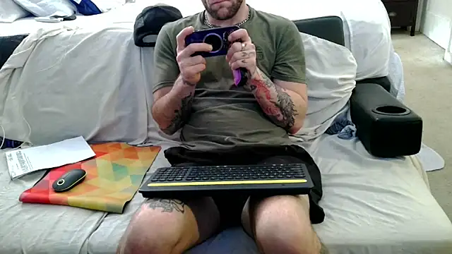 Snapshot of Luv2SuckBWC92 chatting on 10-06-25, 09:01 Luv2SuckBWC92 online show from 10-06-25, 09:01