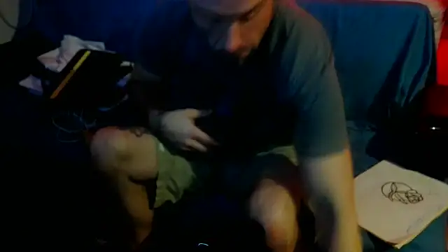 Snapshot of Luv2SuckBWC92 chatting on 10-13-25, 04:12 Luv2SuckBWC92 online show from 10-13-25, 04:12