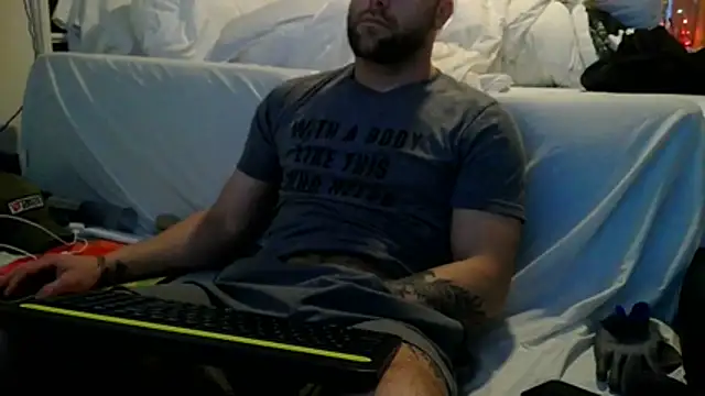 Snapshot of Luv2SuckBWC92 chatting on 10-24-25, 12:08 Luv2SuckBWC92 online show from 10-24-25, 12:08