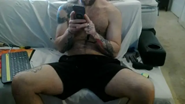 Snapshot of Luv2SuckBWC92 chatting on 10-24-25, 05:09 Luv2SuckBWC92 online show from 10-24-25, 05:09