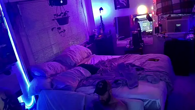 Snapshot of Luv2SuckBWC92 chatting on 11-16-25, 11:49 Luv2SuckBWC92 online show from 11-16-25, 11:49