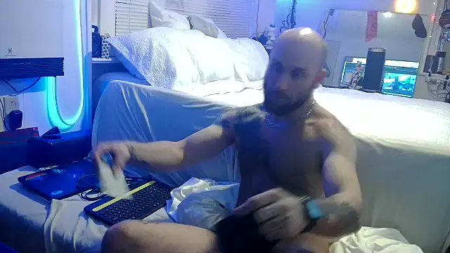 Snapshot of Luv2SuckBWC92 chatting on 11-18-25, 05:34 Luv2SuckBWC92 online show from 11-18-25, 05:34