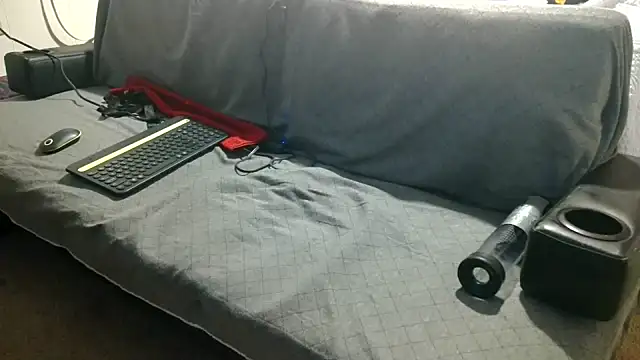 Snapshot of Luv2SuckBWC92 chatting on 11-20-25, 04:23 Luv2SuckBWC92 online show from 11-20-25, 04:23