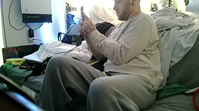 Snapshot of Luv2SuckBWC92 chatting on 12-01-25, 09:20 Luv2SuckBWC92 online show from 12-01-25, 09:20