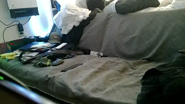 Snapshot of Luv2SuckBWC92 chatting on 12-03-25, 04:38 Luv2SuckBWC92 online show from 12-03-25, 04:38