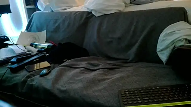 Snapshot of Luv2SuckBWC92 chatting on 12-04-25, 06:16 Luv2SuckBWC92 online show from 12-04-25, 06:16