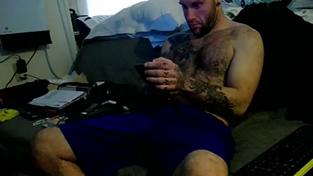 Snapshot of Luv2SuckBWC92 chatting on 12-05-25, 04:03 Luv2SuckBWC92 online show from 12-05-25, 04:03