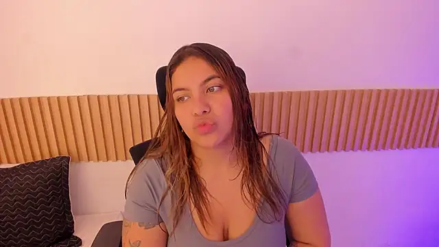 Snapshot of OliviaSweett chatting on 10-30-25, 06:52 OliviaSweett online show from 10-30-25, 06:52