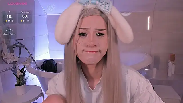 Necucub online show from 10-30-25, 02:02