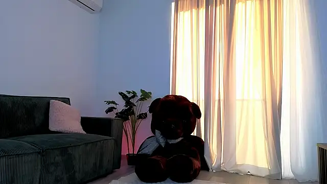 EmaHallee online show from 06-17-26, 02:58