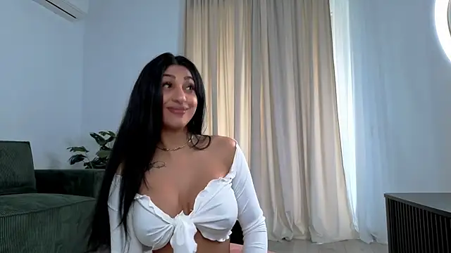 EmaHallee online show from 07-21-26, 04:37
