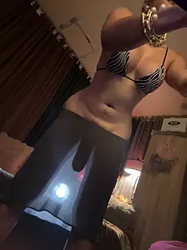 Snapshot of Your_dreambabe chatting on 06-28-26, 09:26 Your dreambabe online show from 06-28-26, 09:26