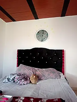 Isa Acosta online show from 11-22-25, 12:48