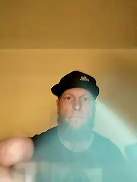 Snapshot of M6I6K6E@xh chatting on 12-17-25, 03:18 M6I6K6Exh online show from 12-17-25, 03:18