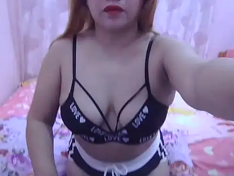 Snapshot of WildPussy4uxx chatting on 06-24-26, 06:07 WildPussy4uxx online show from 06-24-26, 06:07