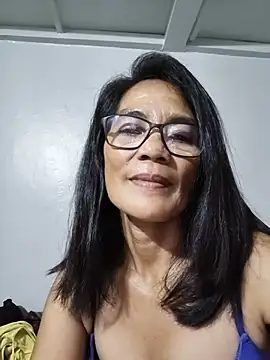 Snapshot of ImYourWoman_55 chatting on 06-11-26, 11:36 ImYourWoman 55 online show from 06-11-26, 11:36