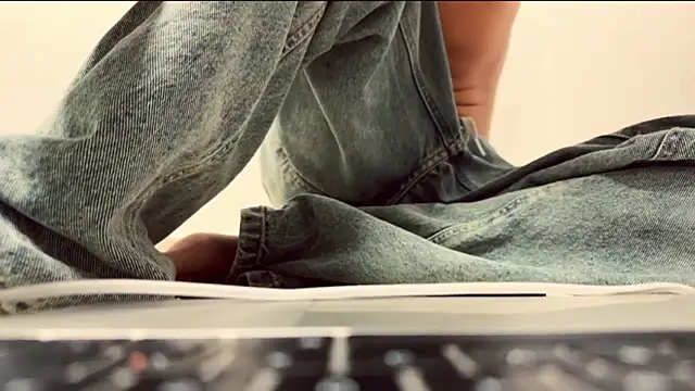 Max Rain online show from 10-20-25, 03:40