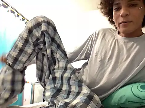 Snapshot of Max_Rain chatting on 04-14-26, 10:05 Max Rain online show from 04-14-26, 10:05