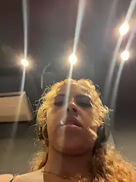 Chloe Leaozinho online show from 02-20-26, 03:34