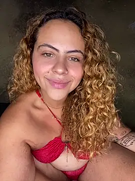 Chloe Leaozinho online show from 04-18-26, 11:27