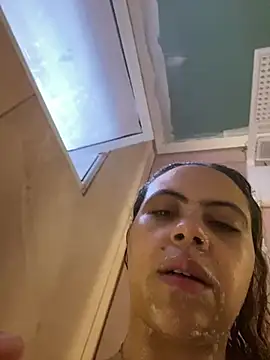 Chloe Leaozinho online show from 07-26-26, 02:57