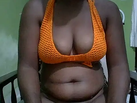 Snapshot of Ntshire chatting on 10-19-25, 12:44 Ntshire online show from 10-19-25, 12:44