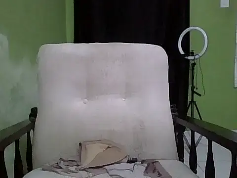 Snapshot of Ntshire chatting on 10-22-25, 12:27 Ntshire online show from 10-22-25, 12:27