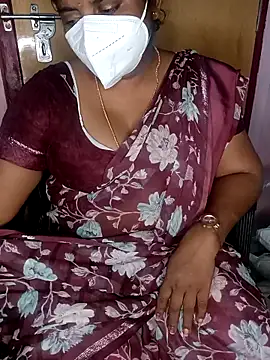 Snapshot of Jessi_25 chatting on 10-08-25, 05:43 Jessi 25 online show from 10-08-25, 05:43